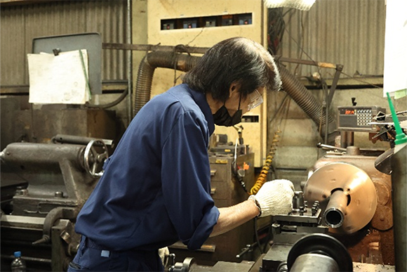 汎用旋盤でパイプ加工